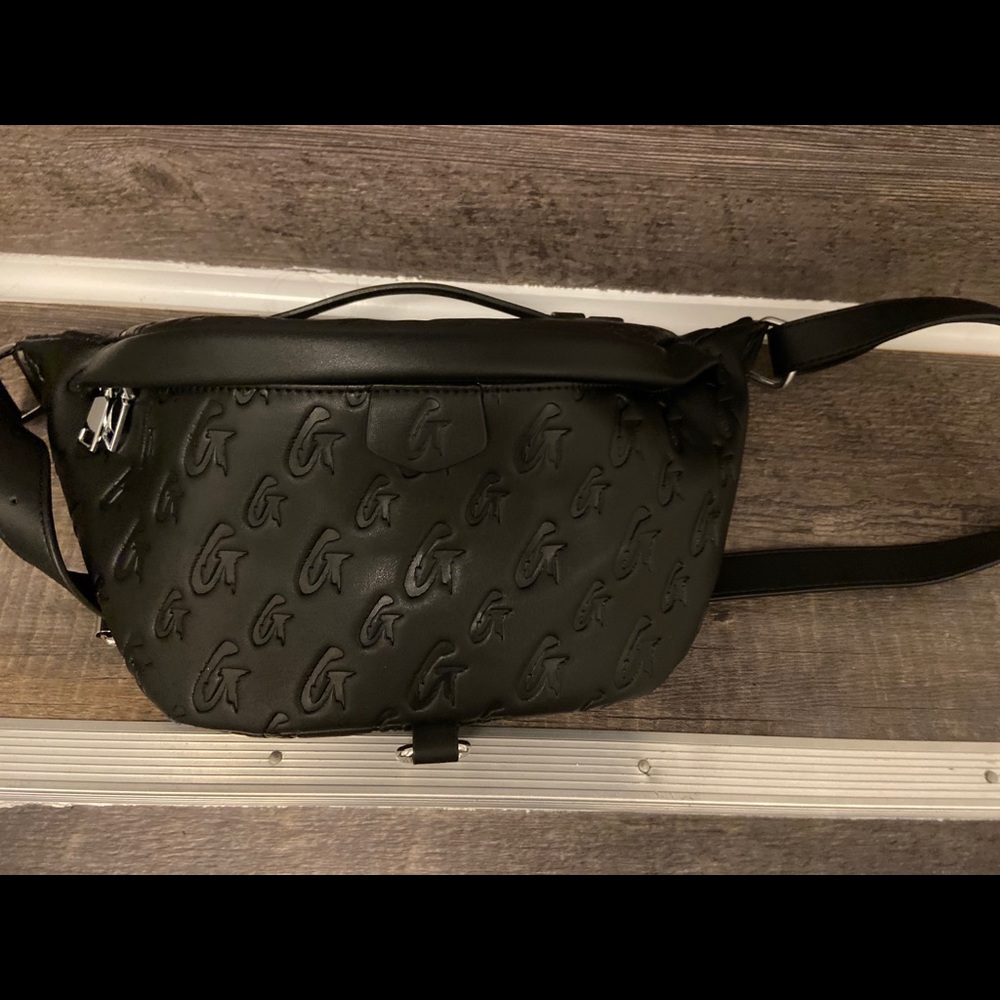 Glama-holic lifestyle Fanny pack